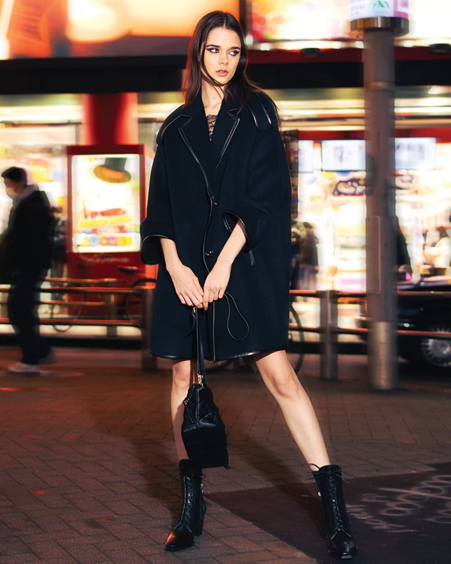 Belle & Bloom Women's Black Trimmed Incomplete Kiss Coat